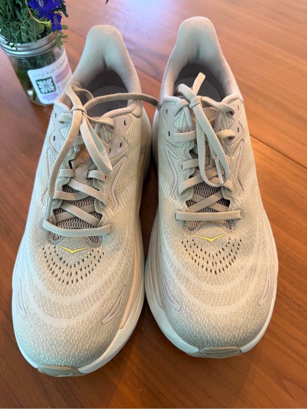 NEW Hoka Arahi 8 - Picture 2 of 4
